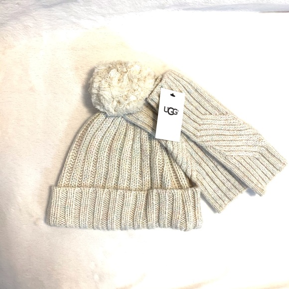 UGG Metallic Cream Knit Hat and Glove Set! - Picture 9 of 13
